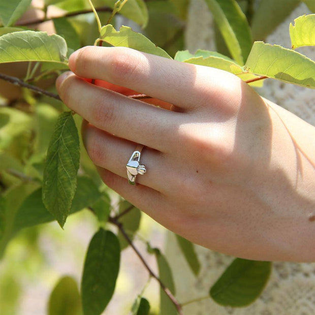 Ladies Silver Claddagh Ring ULS-6166 - Uctuk